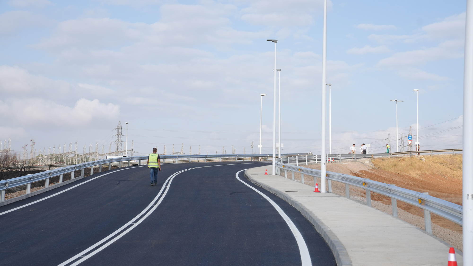 Bellido visita las obras de acceso al cementerio de Nuestra Señora de La Fuensanta