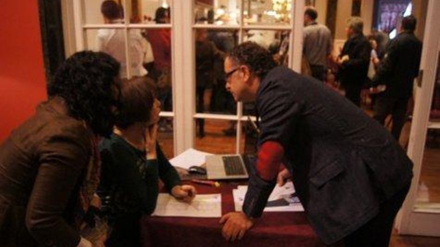 A la derecha, Javier Chamorro, secretario general saliente de UPL.