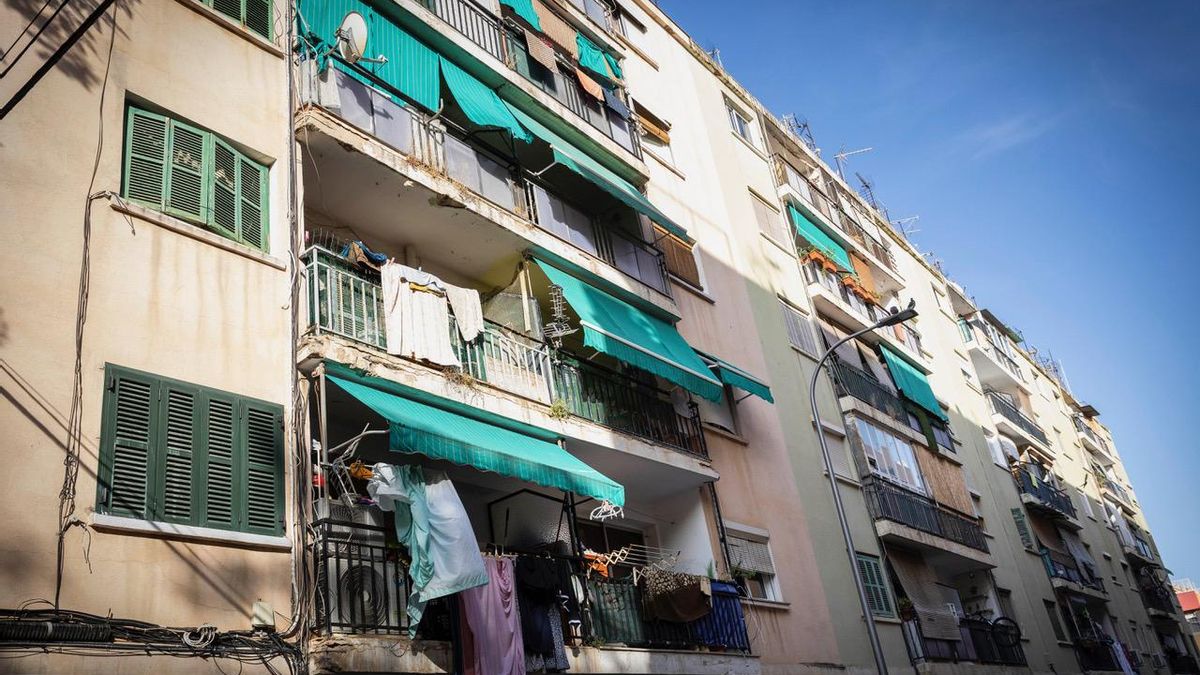 Toldos verdes y ropa en los balcones: los bloques históricos de Son Gotleu son idénticos a los de tantos barrios españoles que se construyeron en los años sesenta.