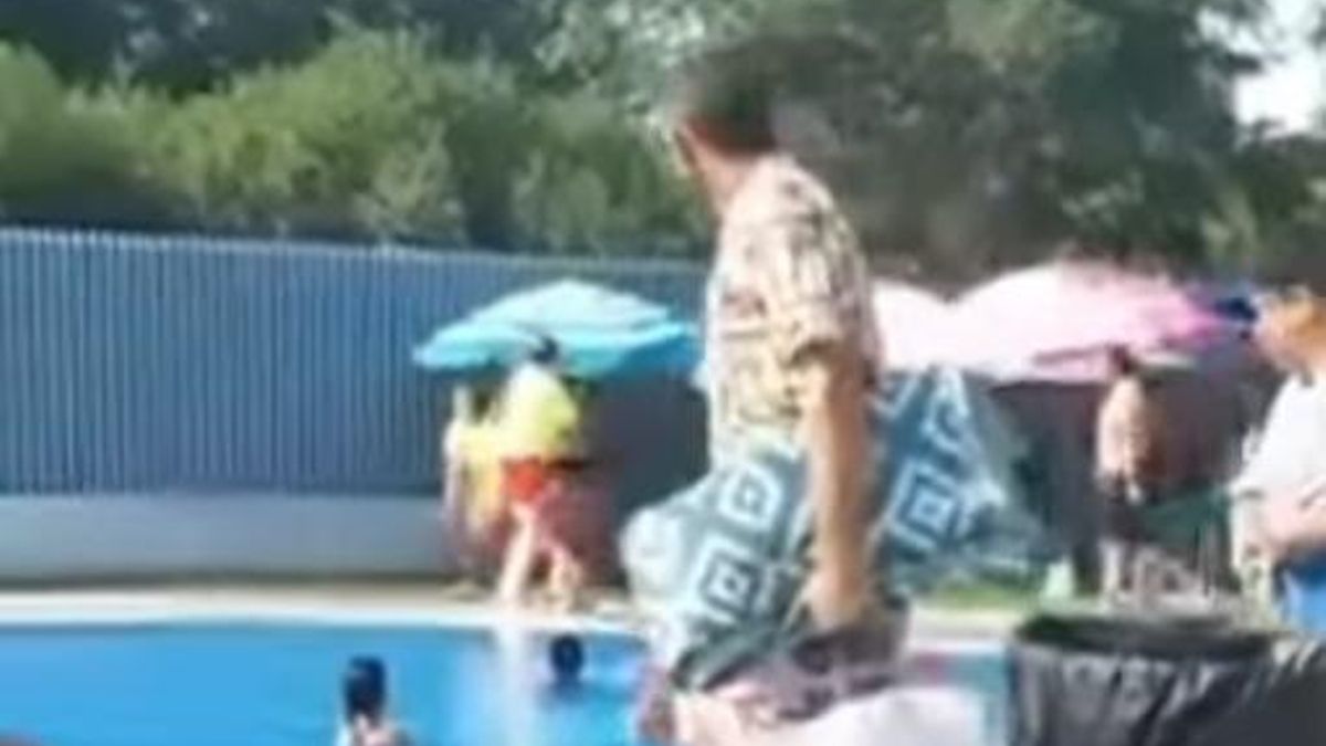 Agrede a una socorrista que le recriminó que no podía usar gafas de sol dentro de la piscina