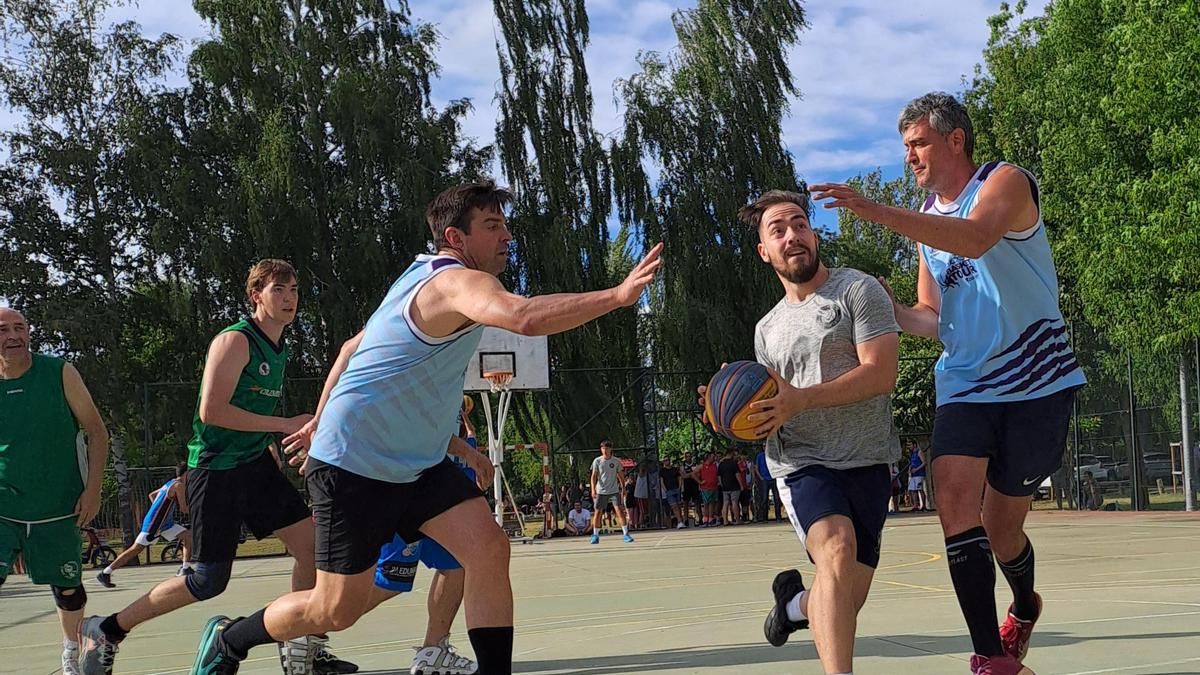 El Regachón dinamiza el verano en Veguellina de Órbigo con deporte y música para favorecer la convivencia