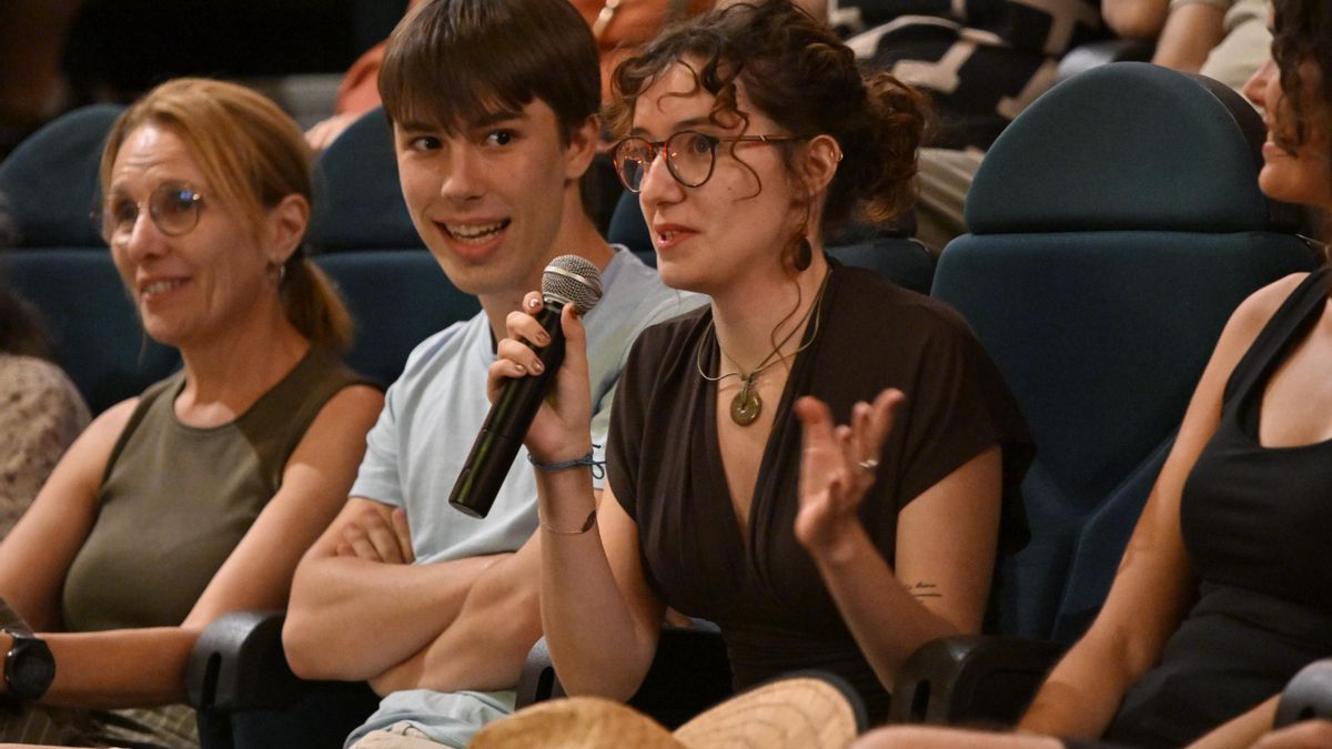 Una de las socias de elDiario.es, en el auditorio del Pilar Bardem