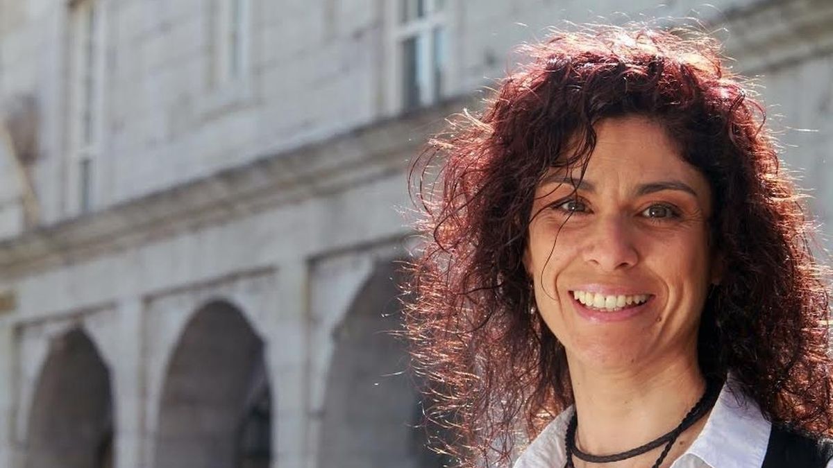 Alonso (Podemos) acude a votar "emocionada" y convencida de que las urnas se van a llenar "de cambio"