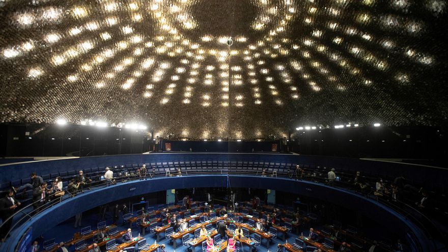 El Congreso brasileño rinde homenaje a Jair Bolsonaro y al papa Francisco