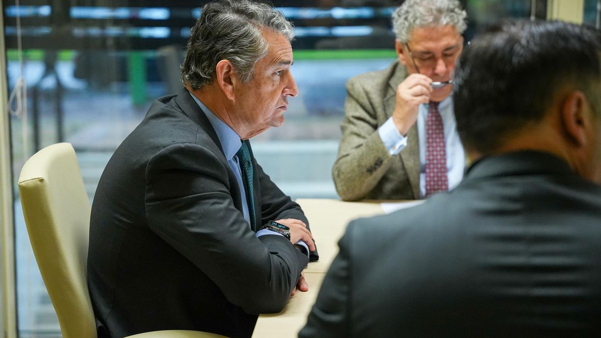 El consejero de Sanidad, Presidencia y Emergencias de la Junta de Andalucía, Antonio Sanz, en una imagen de archivo.