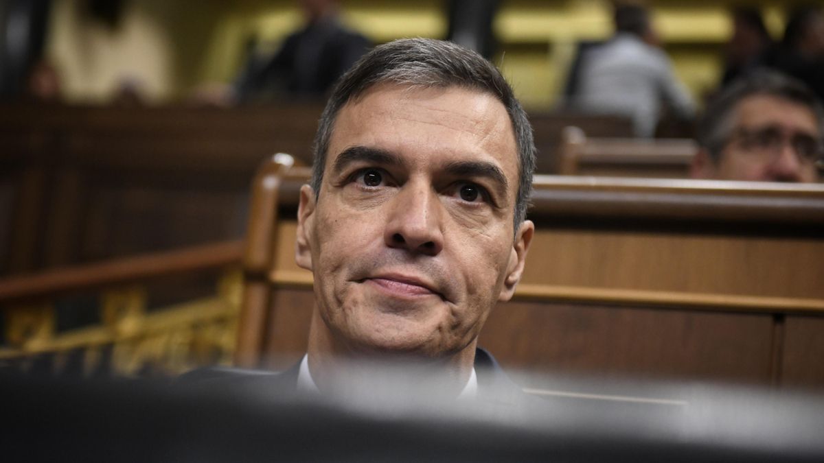 Archivo - El presidente del Gobierno, Pedro Sánchez, durante una sesión de control al Gobierno, en el Congreso