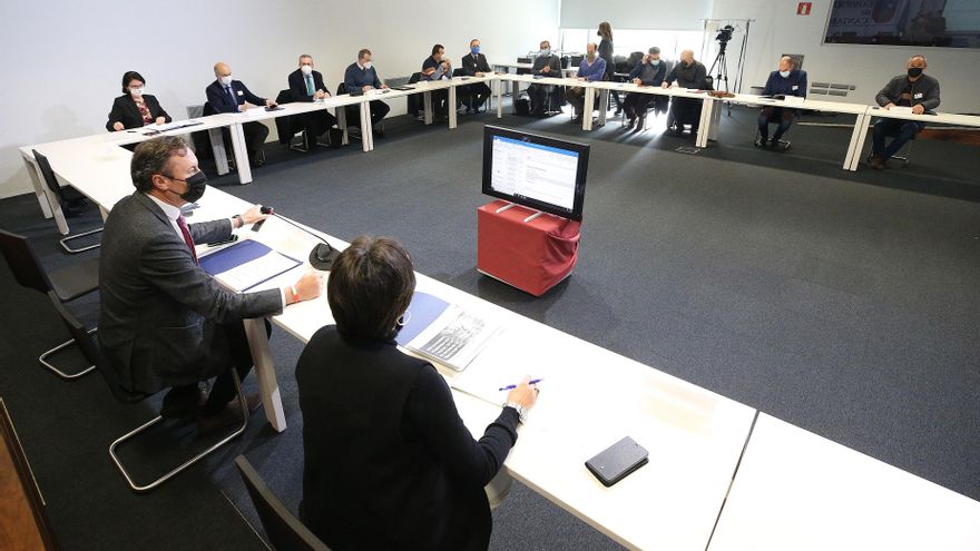 El Consejero De Desarrollo Rural, Ganadería, Pesca, Alimentación Y Medio Ambiente, Guillermo Blanco, Preside La Reunión De La Mesa Regional Láctea