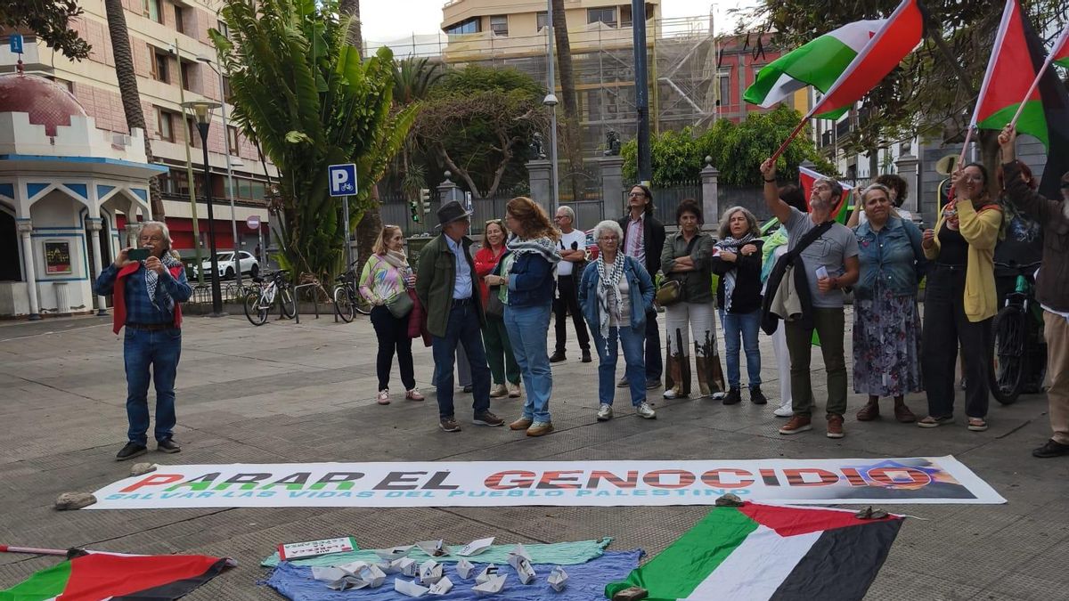 Un centenar de personas se manifiestan en Las Palmas contra los ataques a la Flotilla Global Sumud
