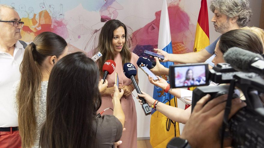 La consejera de Turismo del Gobierno de Canarias, Jessica de León, atiende a los medios de comunicación este miércoles
