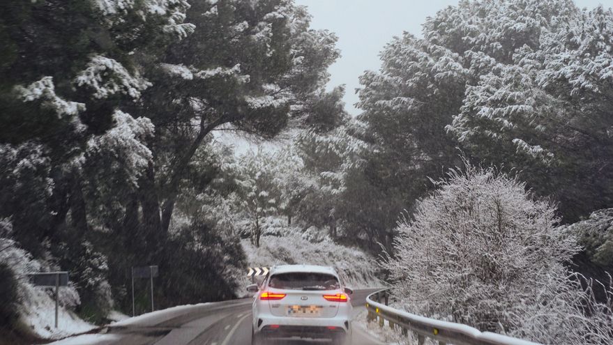 Casi 600 camiones que iban a Galicia quedan embolsados en la A-52 en Zamora por la nieve de la borrasca Ingrid