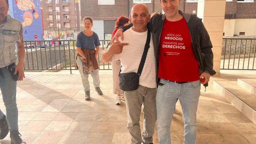 “Vale, compas, hemos parado el desahucio”: el Sindicato de la Vivienda paraliza el desalojo de una familia de Muriedas