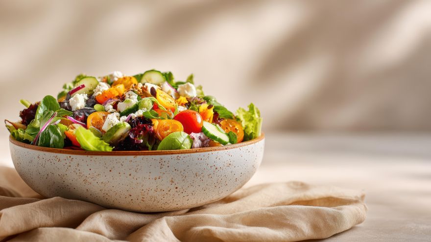 Con aceite de oliva, patatas, aguacate o mozzarella: cuatro ensaladas de boquerones con vinagre