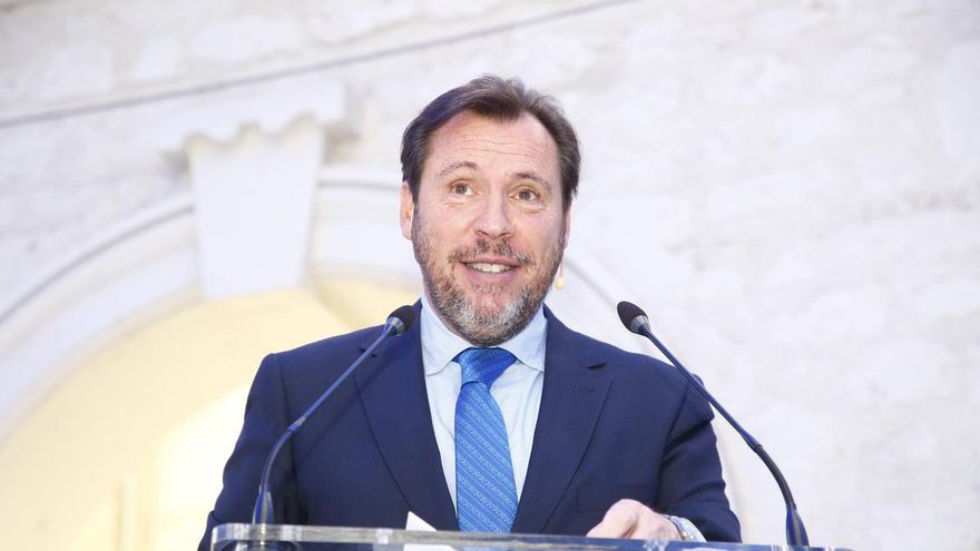 El ministro de Transporte y Movilidad Sostenible, Óscar Puente, interviene en el Foro Alicante  'Conexiones e infraestructuras para Alicante', en la Casa Mediterráneo.