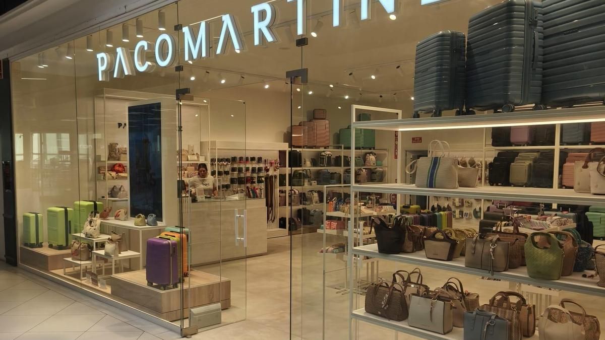 La firma de bolsos y maletas Paco Martínez abre sus puertas en La Sierra