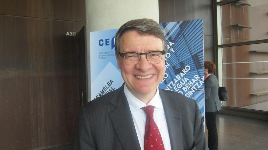 Sevilla dice que el PSOE buscará un "gobierno transversal" aunque sume mayoría absoluta con Podemos-IU