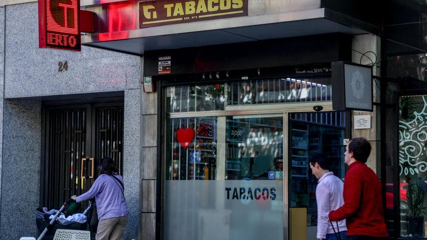 El Gobierno da el primer paso para prohibir fumar en las terrazas