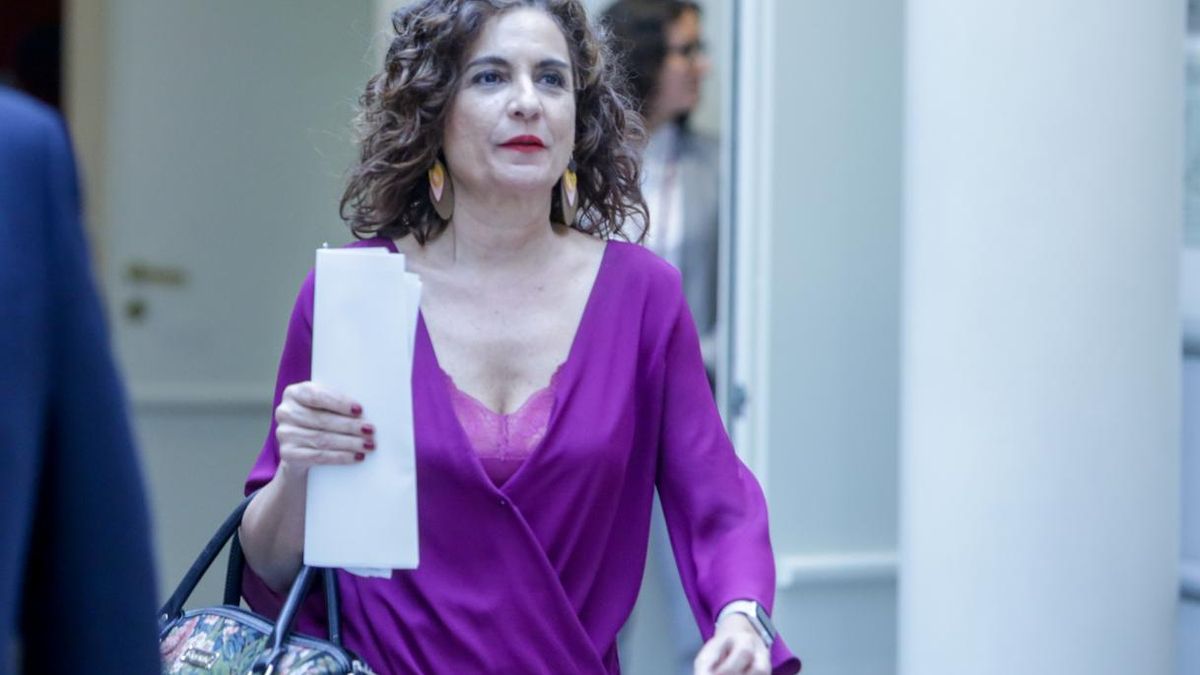Montero dice que en los próximos días abordará con el Gobierno vasco las medidas para las CCAA de régimen común