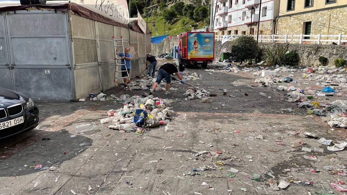 Acumulación de residuos en el puerto de Elantxobe (Bizkaia)
