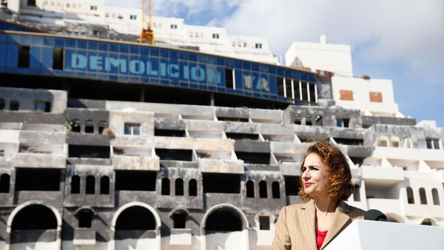 La promotora del Algarrobico recurre el proceso de expropiación y frena el plan del Gobierno de derribar el hotel este año