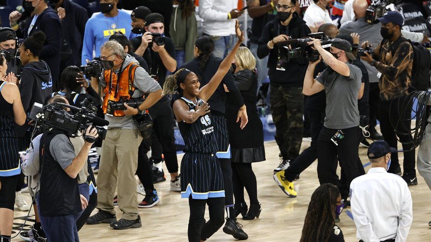 Astou Ndur logra el anillo de la WNBA con los Chicago Sky