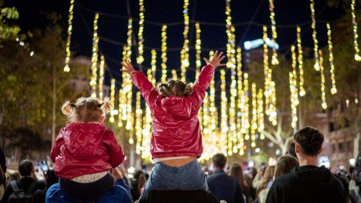 La capital catalana desplegará un total de 126 kilómetros de calles iluminadas con tecnología LED, consolidándose como un referente navideño a nivel internacional