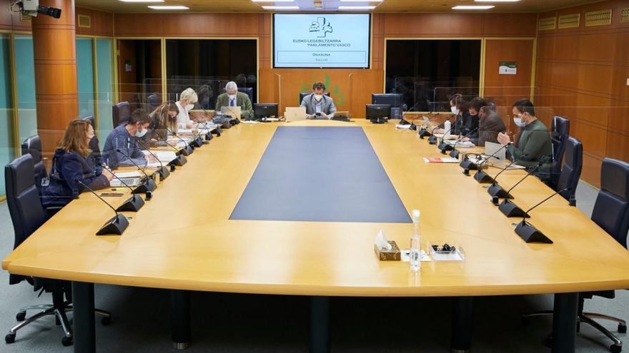 El Parlamento Vasco pide instalar medidores para comprobar la exposición a aerosoles en espacios cerrados