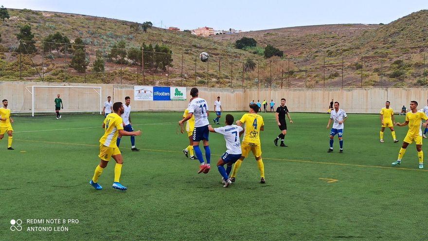 El San Fernando se lleva el derbi para inagurar la Segunda División RFEF