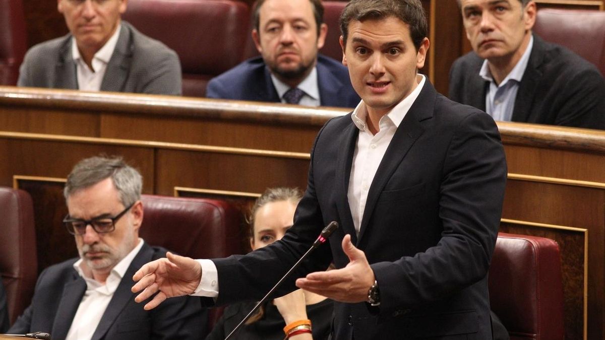 Rivera avisa que, si Rajoy "miente", se romperá el pacto PP-Cs y Santamaría dice que España "merece" estabilidad