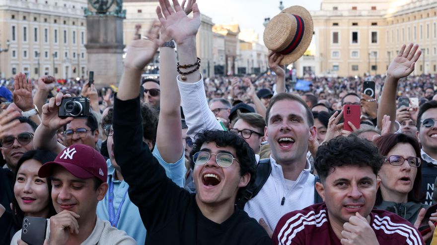 La plaza de San Pedro estalla con la sorprendente elección del estadounidense Prevost