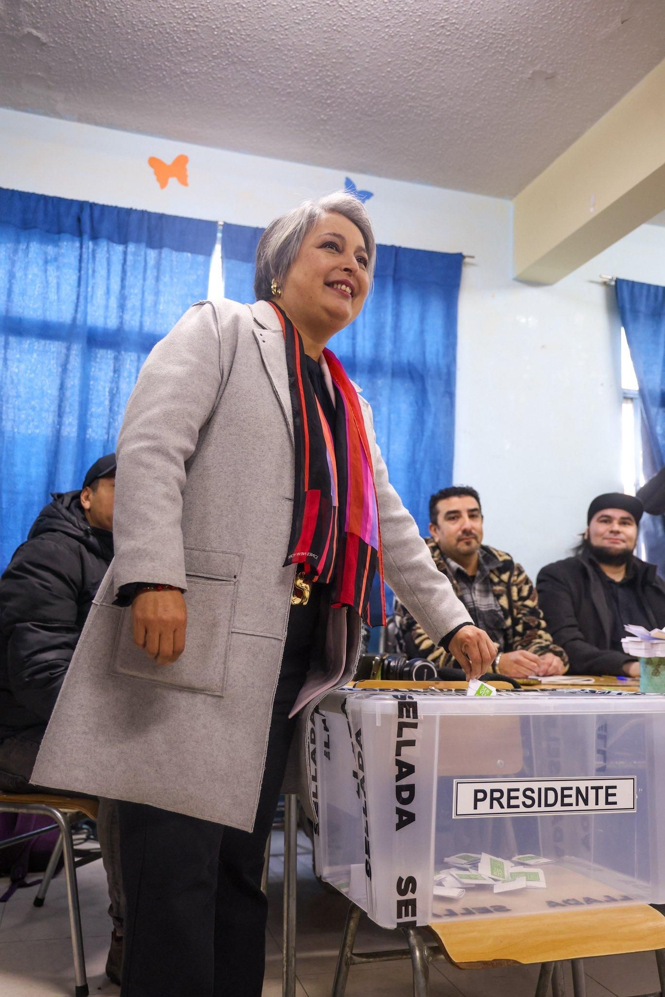 Jeannette Jara arrasó en las elecciones primarias y se prepara para las presidenciales de noviembre.