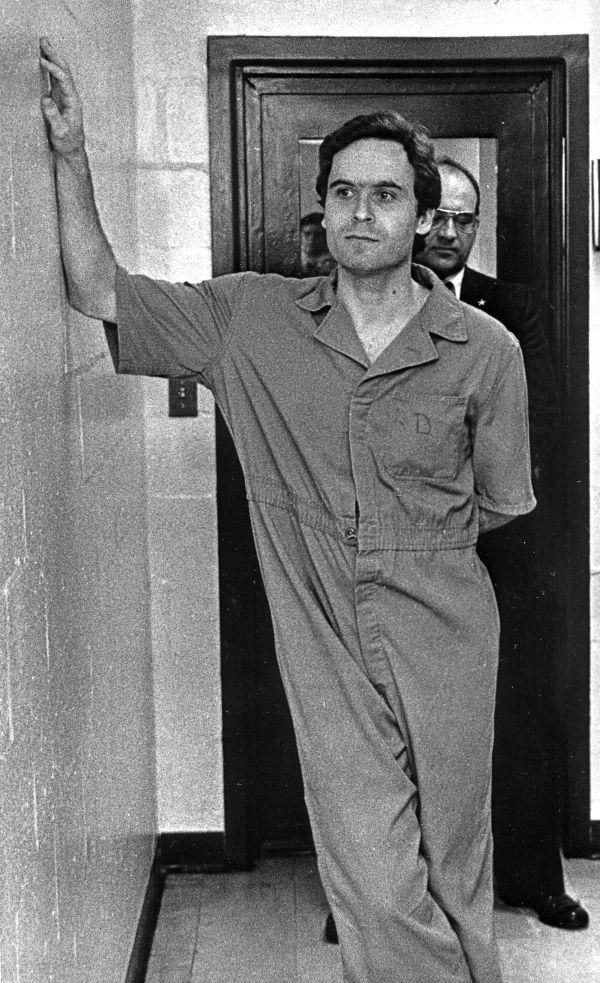 Ted Bundy  fue condenado a muerte y ejecutado en la silla eléctrica en 1989