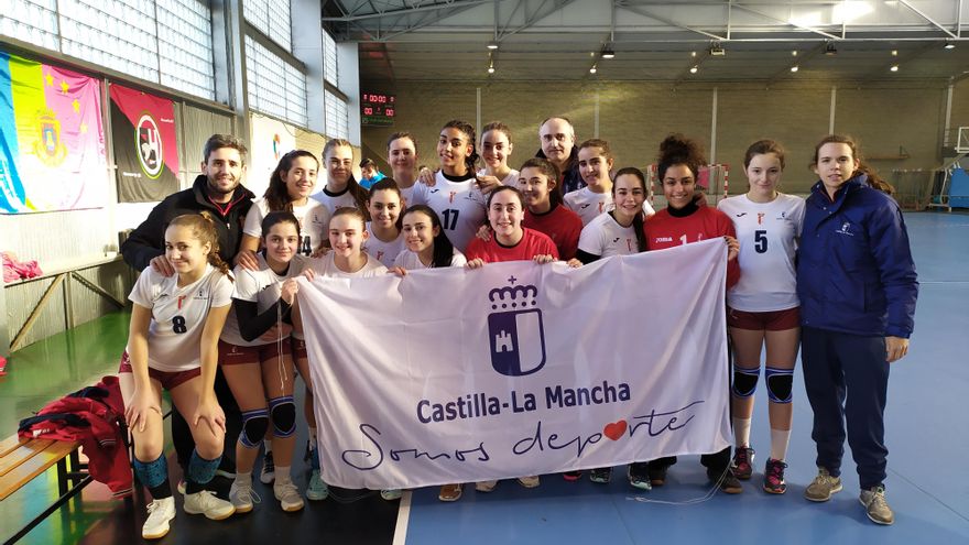 El deporte escolar femenino se impulsará con la creación de dos ligas regionales en fútbol y balonmano