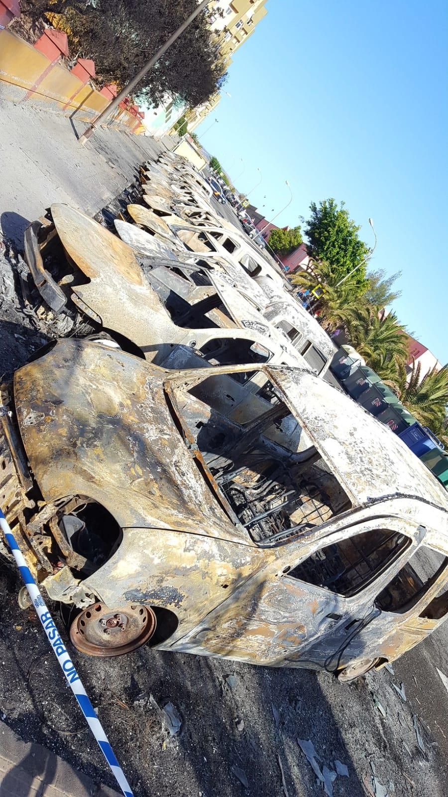 Vehículos calcinados en Jinámar