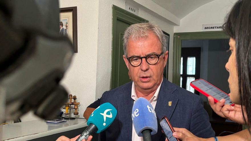 La Junta, acompañada del promotor, defiende la planta de biometano en Oliva de Plasencia pese a la oposición vecinal