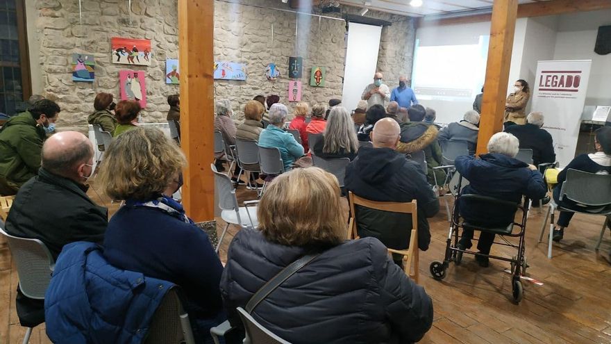Unate presentó a los vecinos de Arenas de Iguña el resultado de las seis entrevistas que se han realizado en el municipio.