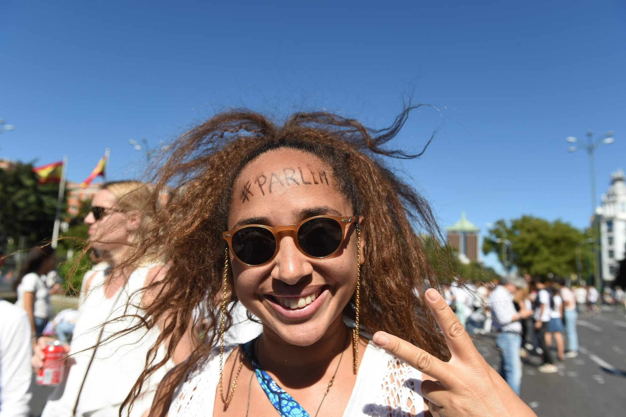 Una mujer durante la manifestación bajo el lema 'hablamos', este sábado en Madrid