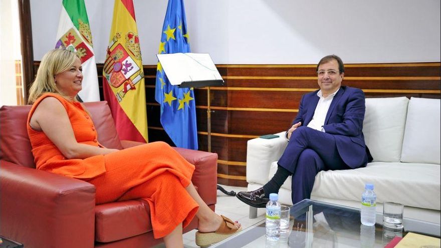 La presidenta de la Asamblea de Extremadura, Blanca Martín, se reúne con el candidato socialista, Guillermo Fernández Vara