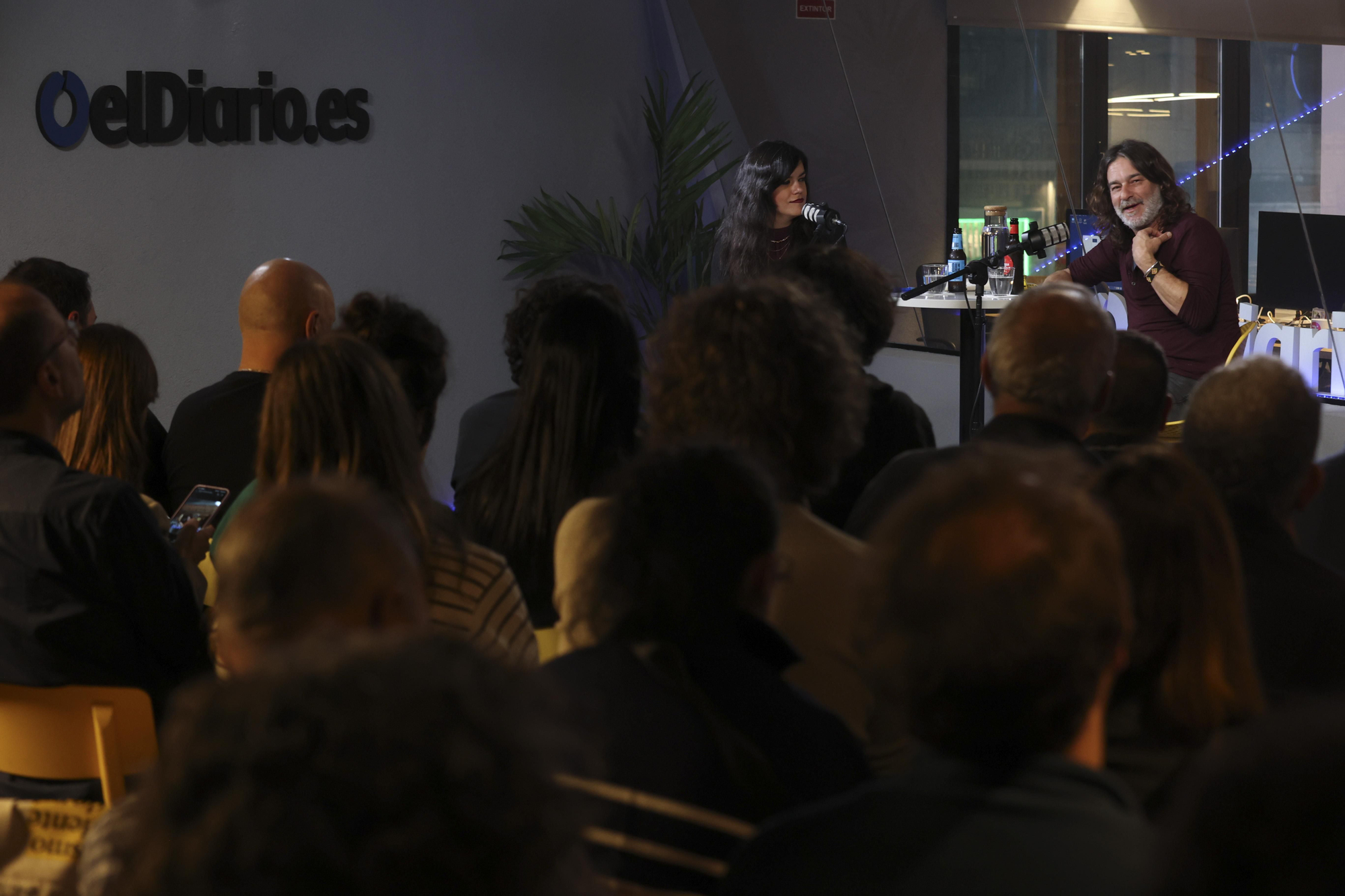 Quique González en la redacción de elDiario.es