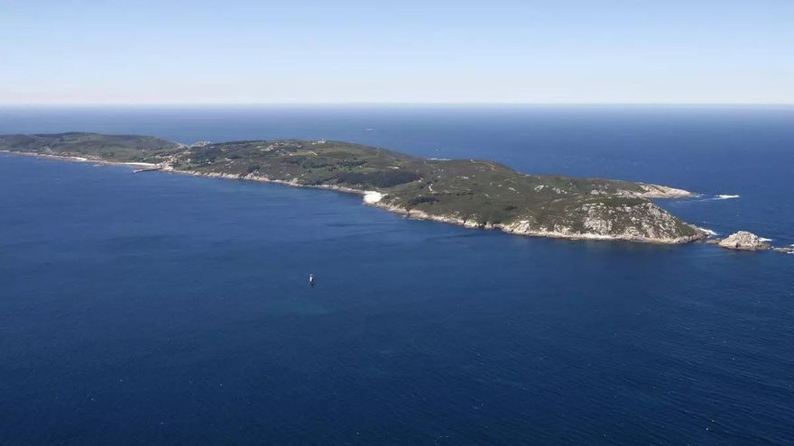 Playas vírgenes, acantilados espectaculares y senderos en esta pequeña isla frente a la ría de Pontevedra