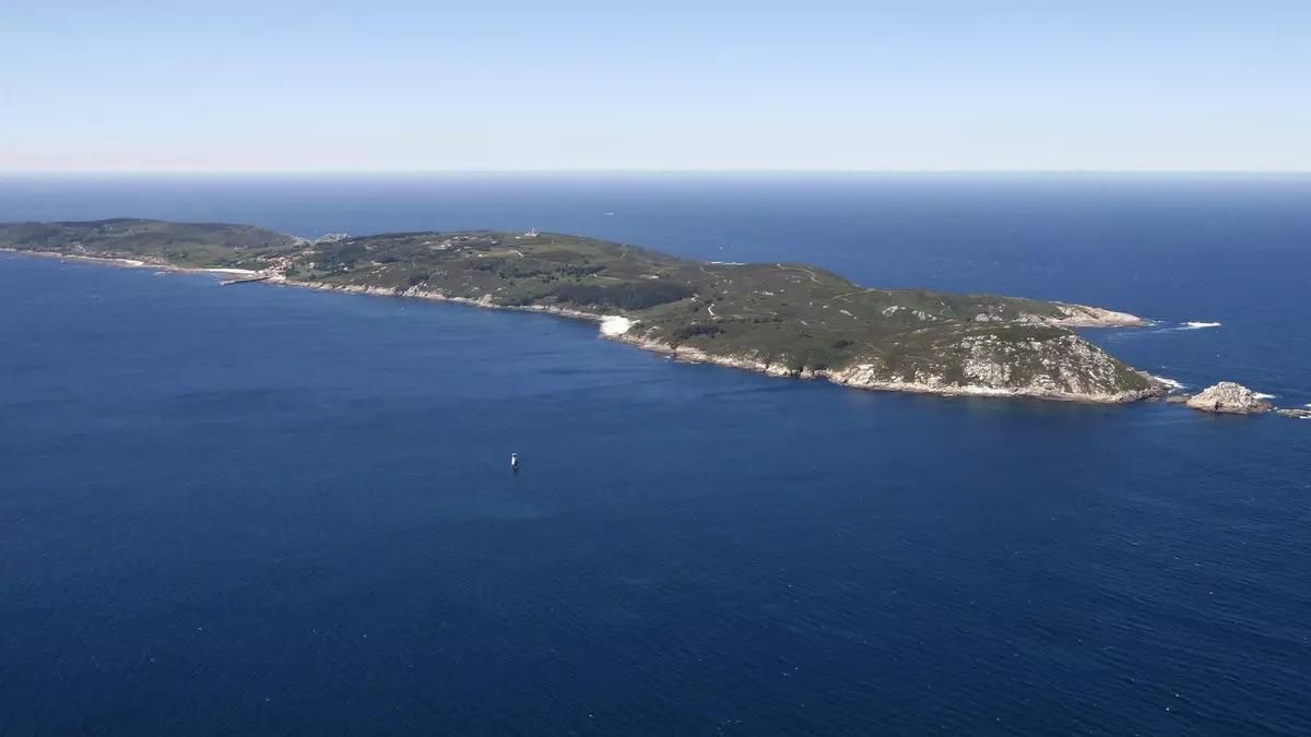 Playas vírgenes, acantilados espectaculares y senderos en esta pequeña isla frente a la ría de Pontevedra