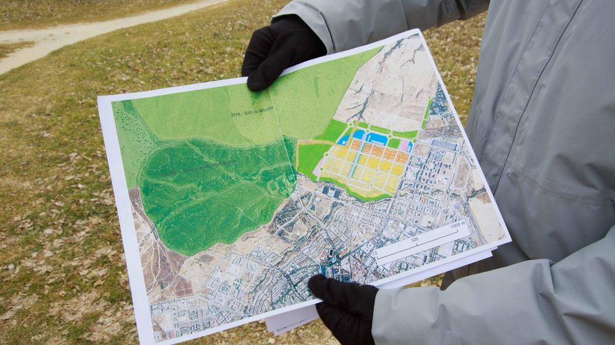 La Plataforma enseña el plano donde el Ayuntamiento quiere construir