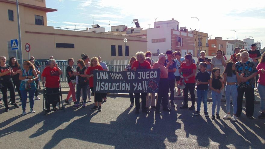 Vecinos de Sevilla denuncian "abandono" en los barrios obreros: "No van a hacer nada hasta que pase una desgracia"