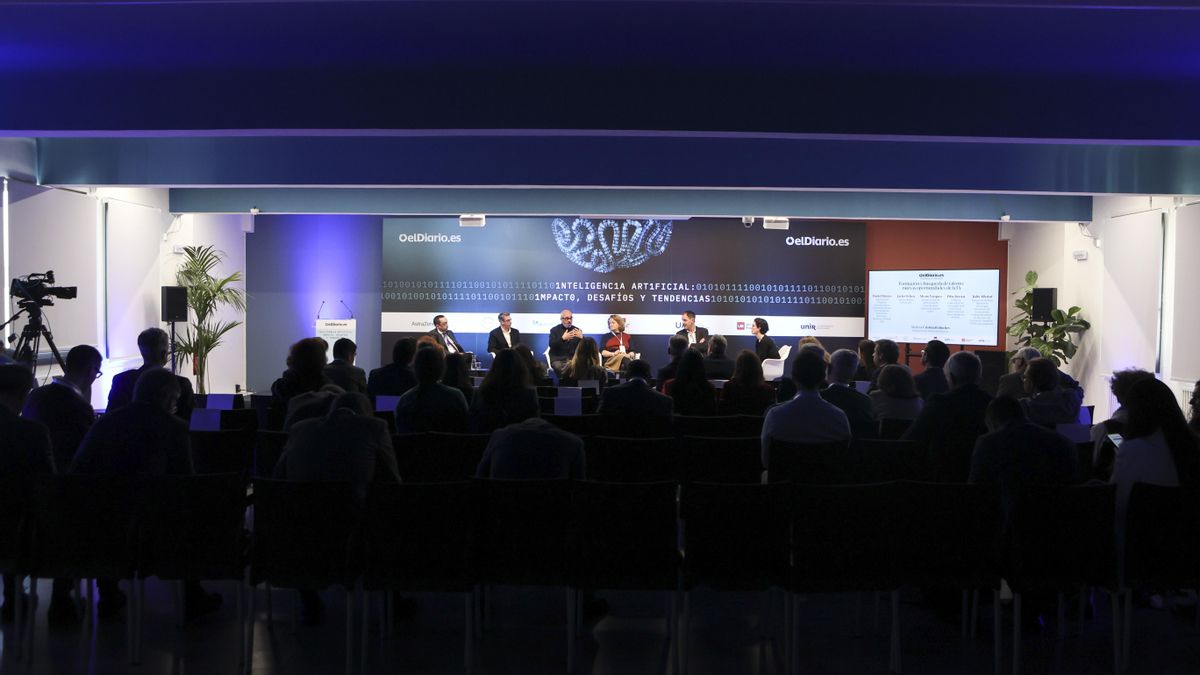 El público asistente al evento 'Inteligencia Artificial: Impactos, desafíos y tendencias'