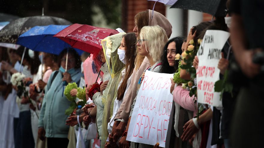 Ser periodista en Bielorrusia: blanco de la policía, desconectado y grabado por "mirones"