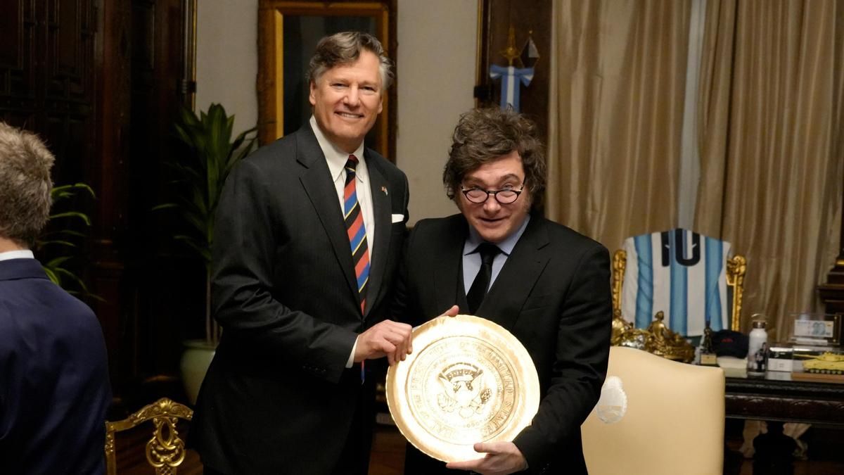 Milei recibió a un alto funcionario de Trump entre gestos de respaldo y tensiones por Malvinas