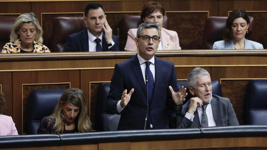 El ministro Félix Bolaños interviene durante la sesión de control al Ejecutivo que se celebra este miércoles en el Congreso, en Madrid.