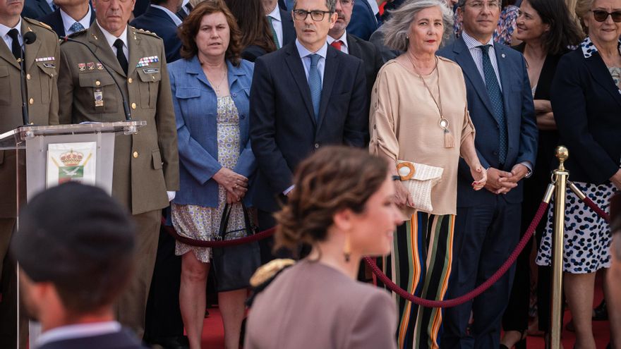 Ayuso y Feijóo fuerzan un choque institucional con el Gobierno en varios frentes a las puertas de la campaña