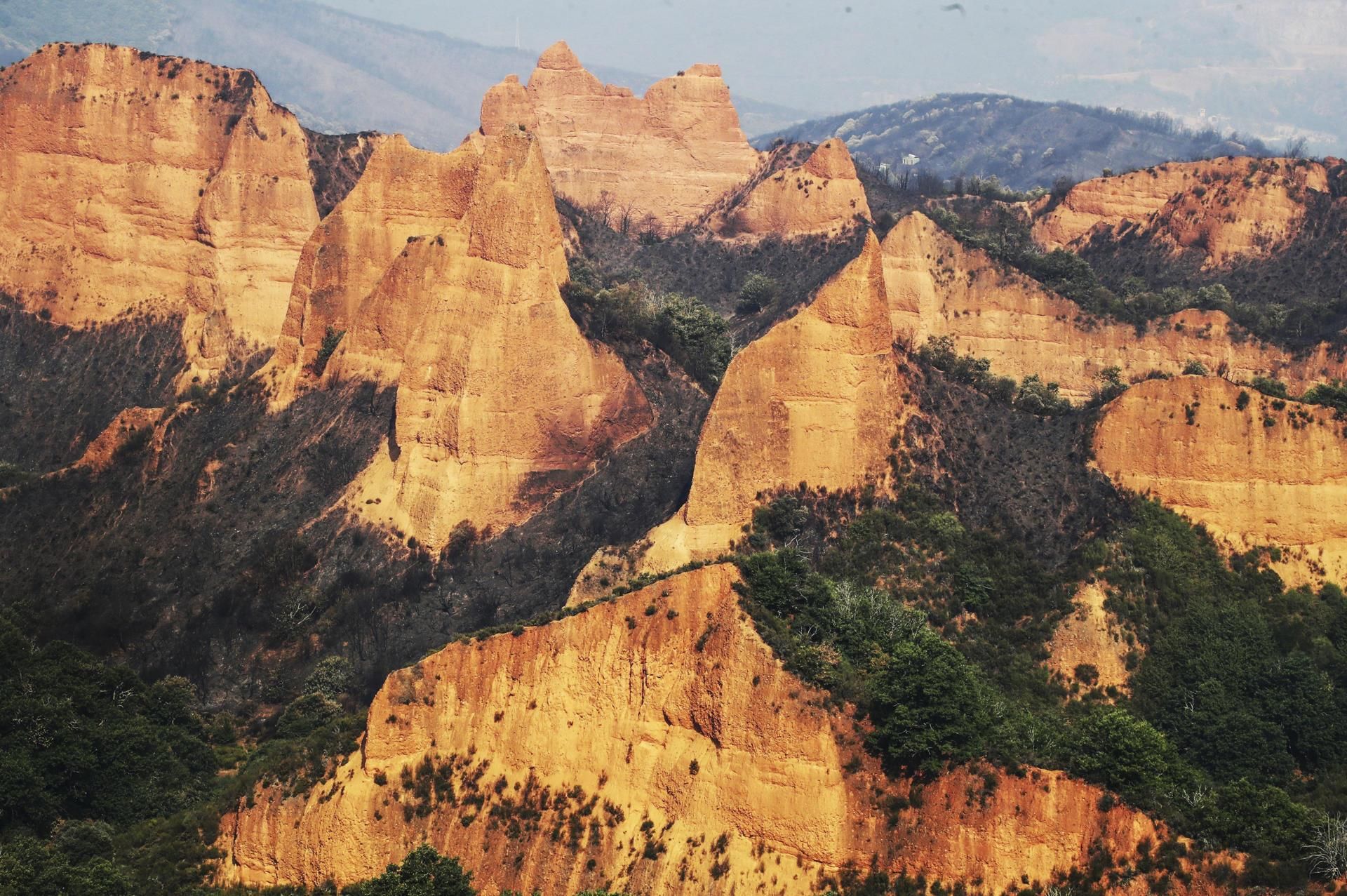 Paraje de Las Médulas quemado y salvado de las llamas