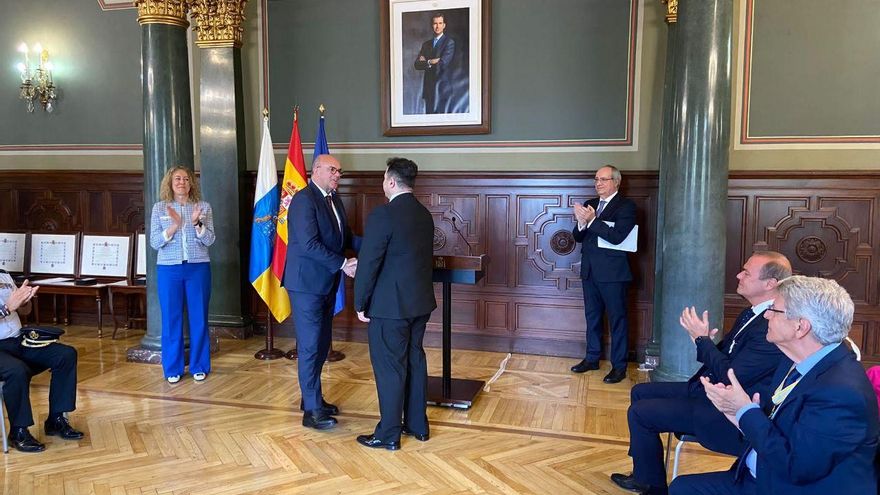 El pastor de Misión Cristiana Moderna en Fuerteventura Ángel Manuel Hernández recibe la Cruz Oficial de la Orden del Mérito Civil