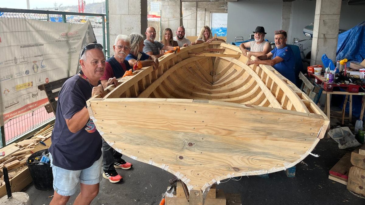 Construcción  del   bote 'Bóreas', en las instalaciones del Real Club Náutico de Santa Cruz de La Palma, en el marci del proyecto Dardo, impulsado por Cultura Mágica y financiado por el Cabildo de La Palma a través de Sodepal.
